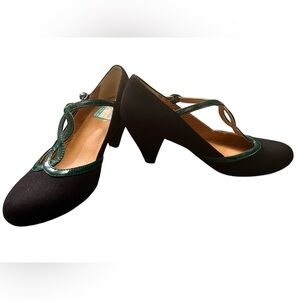 Crown Vintage Elegant Black and Green Women's Velvet Heels Size 6.5 NWT